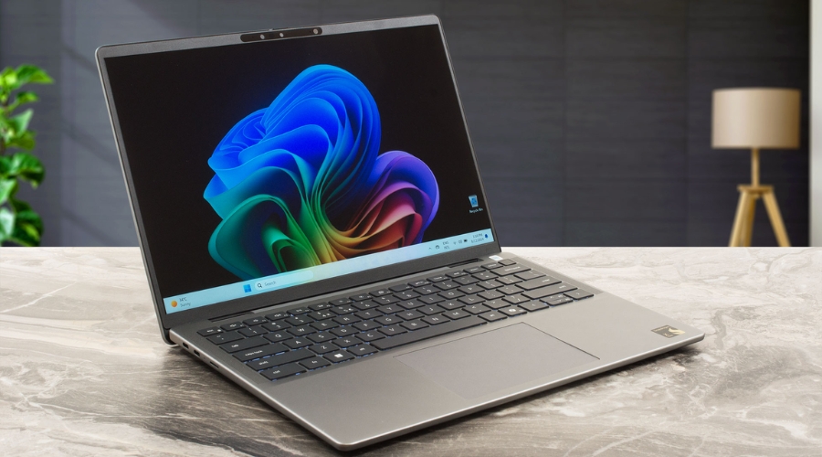 Latitude 7455 sở hữu màn hình cảm ứng mượt mà
