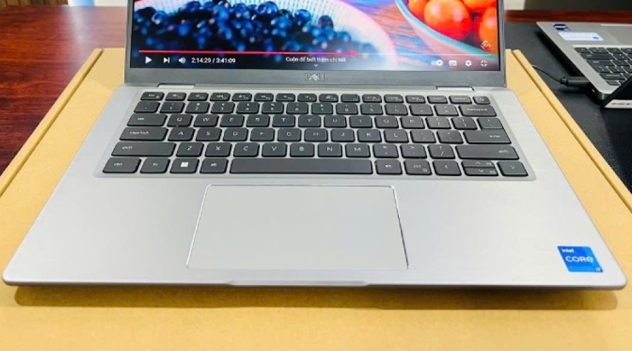 bàn phím trackpad nhạy, mượt mà
