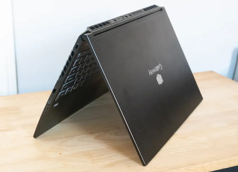 Cách xử lý màn hình laptop bị vô nước nhanh chóng tại nhà