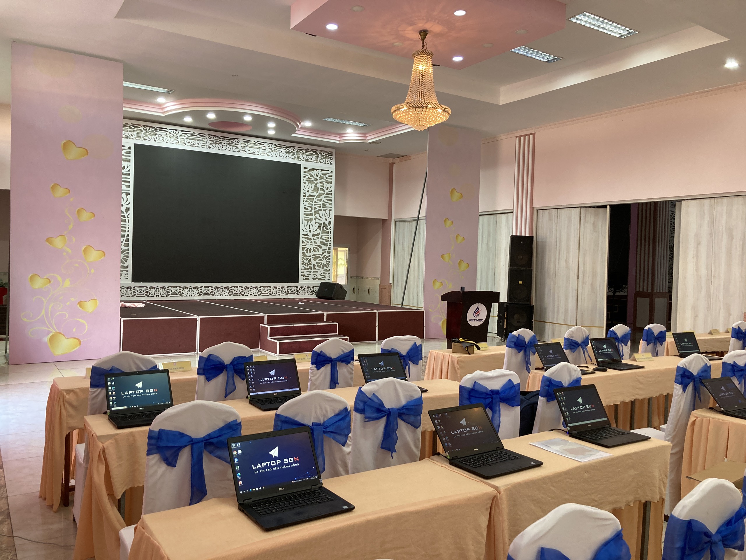 Thuê laptop đào tạo: chọn cấu hình cho workshop, lớp học