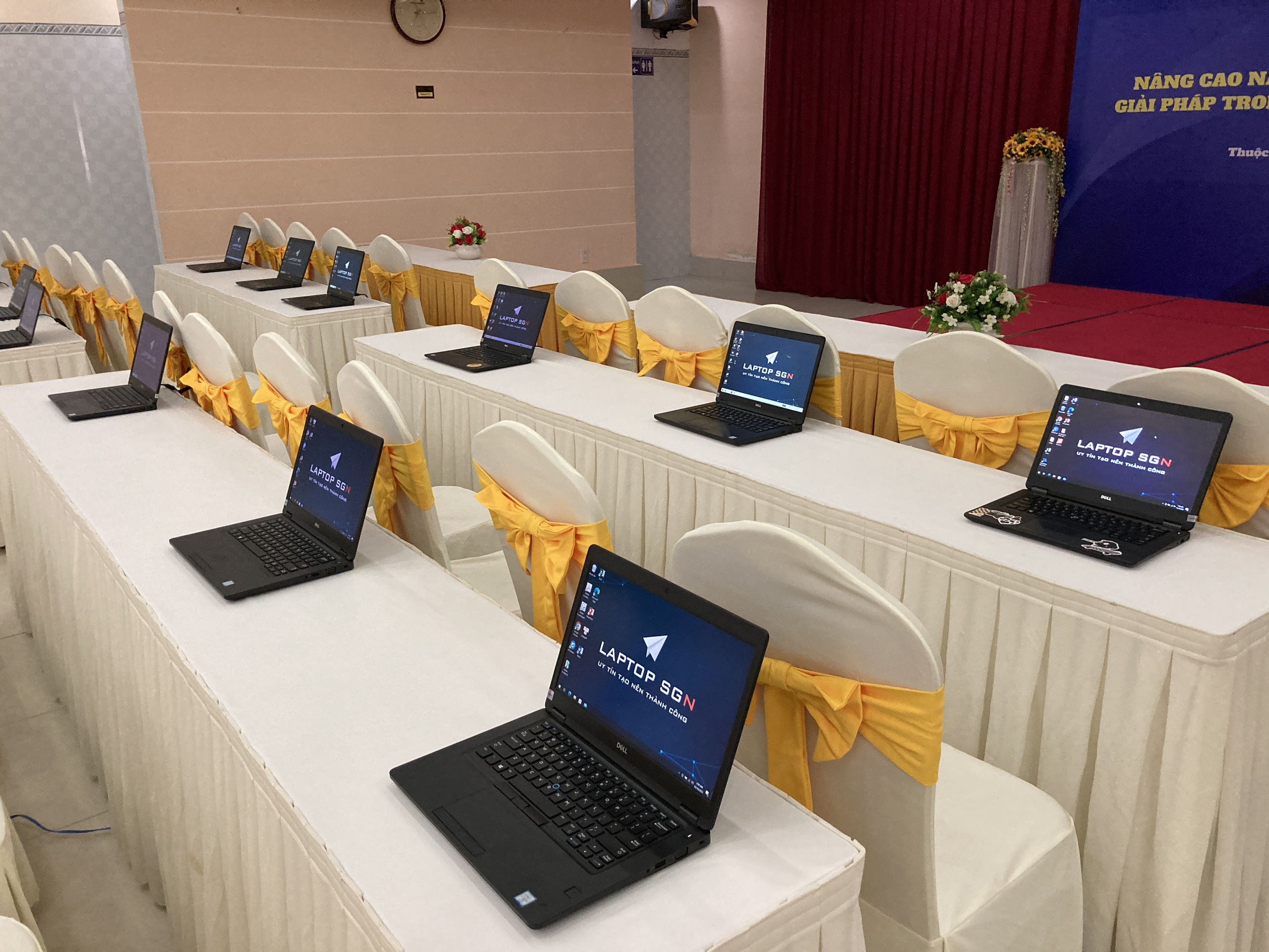 Thuê laptop đào tạo: chọn cấu hình cho workshop, lớp học