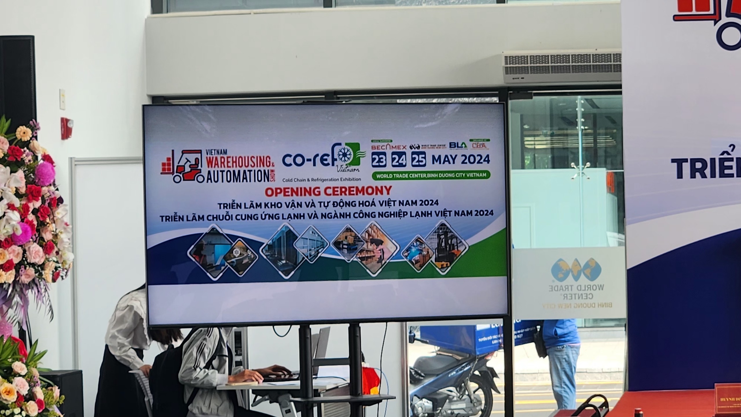 Cho Thuê Tivi Sự Kiện Tại Sky Expo Quận 12 – Setup Gian Hàng Trọn Gói, Chuyên Nghiệp