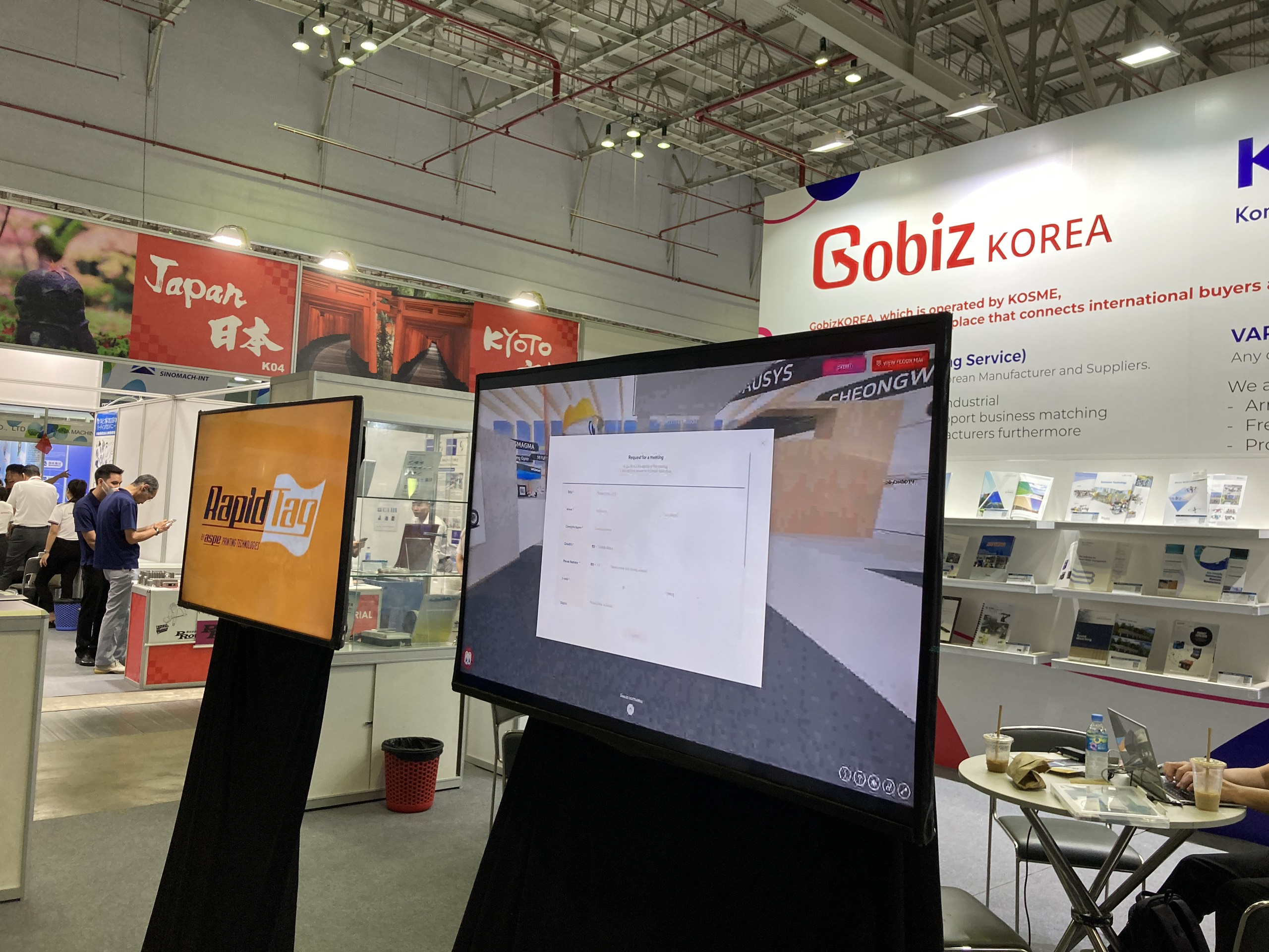 Cho Thuê Tivi Quận 7 Trọn Gói – Setup Gian Hàng SECC Chuyên Nghiệp tại Laptop SGN