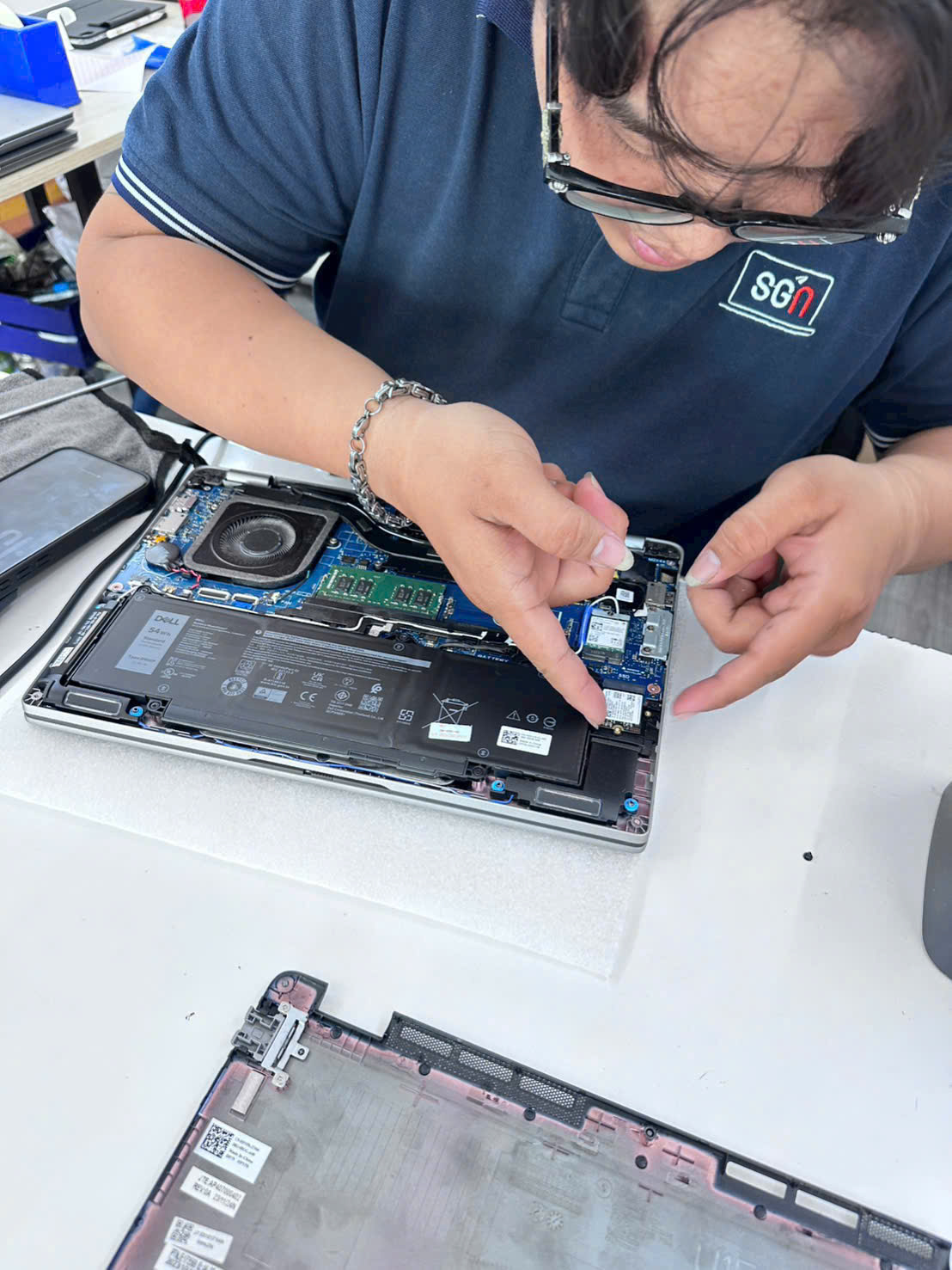 Dịch vụ vệ sinh laptop tra keo tản nhiệt đồng giá 100K lấy ngay tại TPHCM