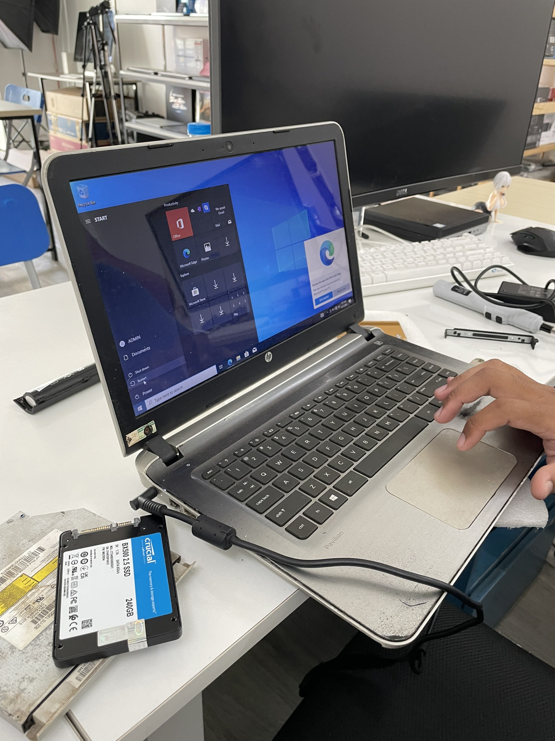 Thuê laptop sinh viên: giải pháp tiết kiệm khi chưa đủ tiền mua máy mới