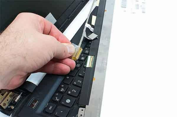 Dấu hiệu nhận biết khi cáp màn hình laptop bị hỏng