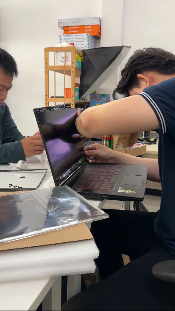 Thay màn hình laptop quận Phú Nhuận uy tín, lấy liền, giá tốt