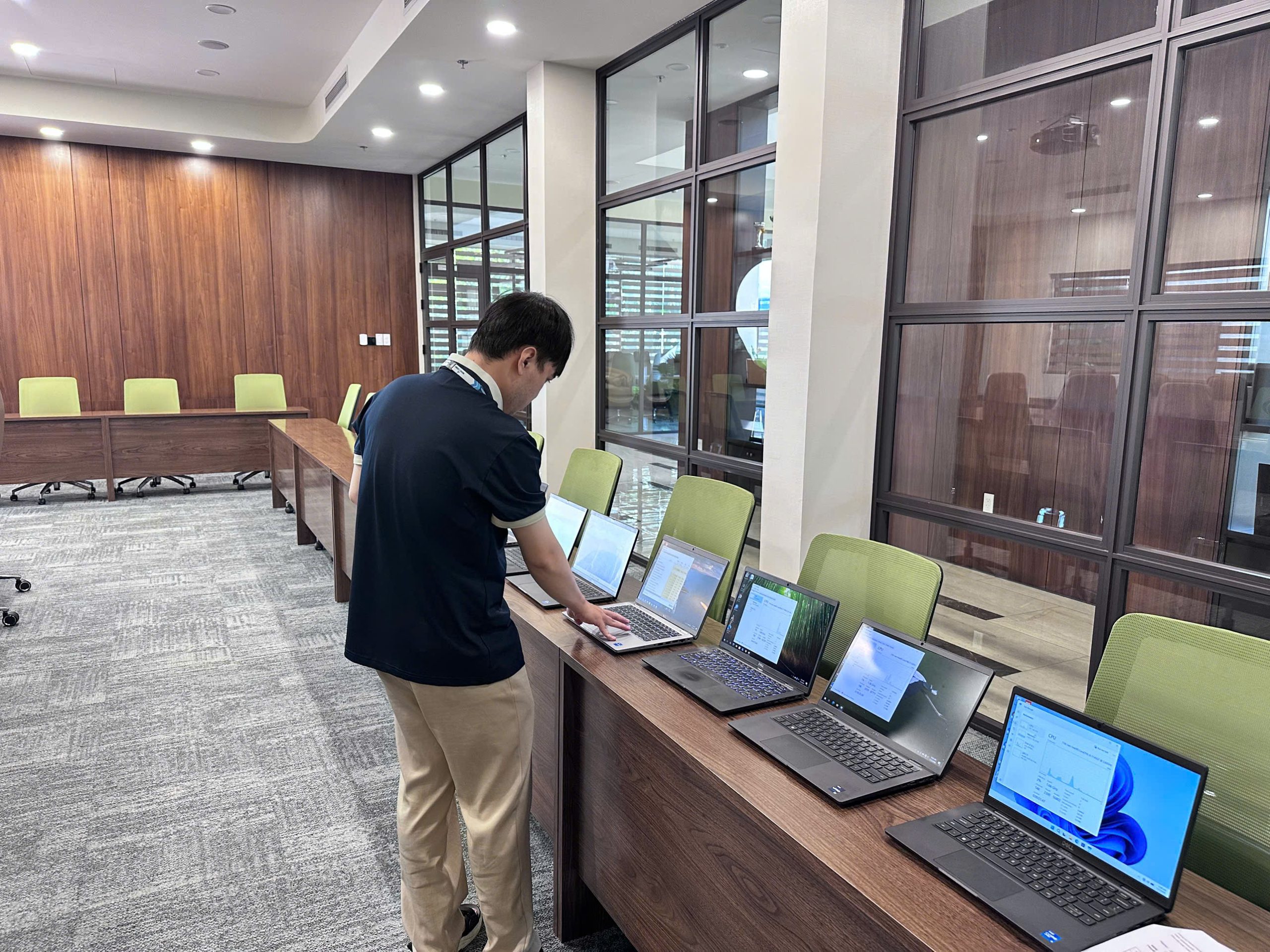 Cho thuê laptop số lượng lớn phục vụ doanh nghiệp