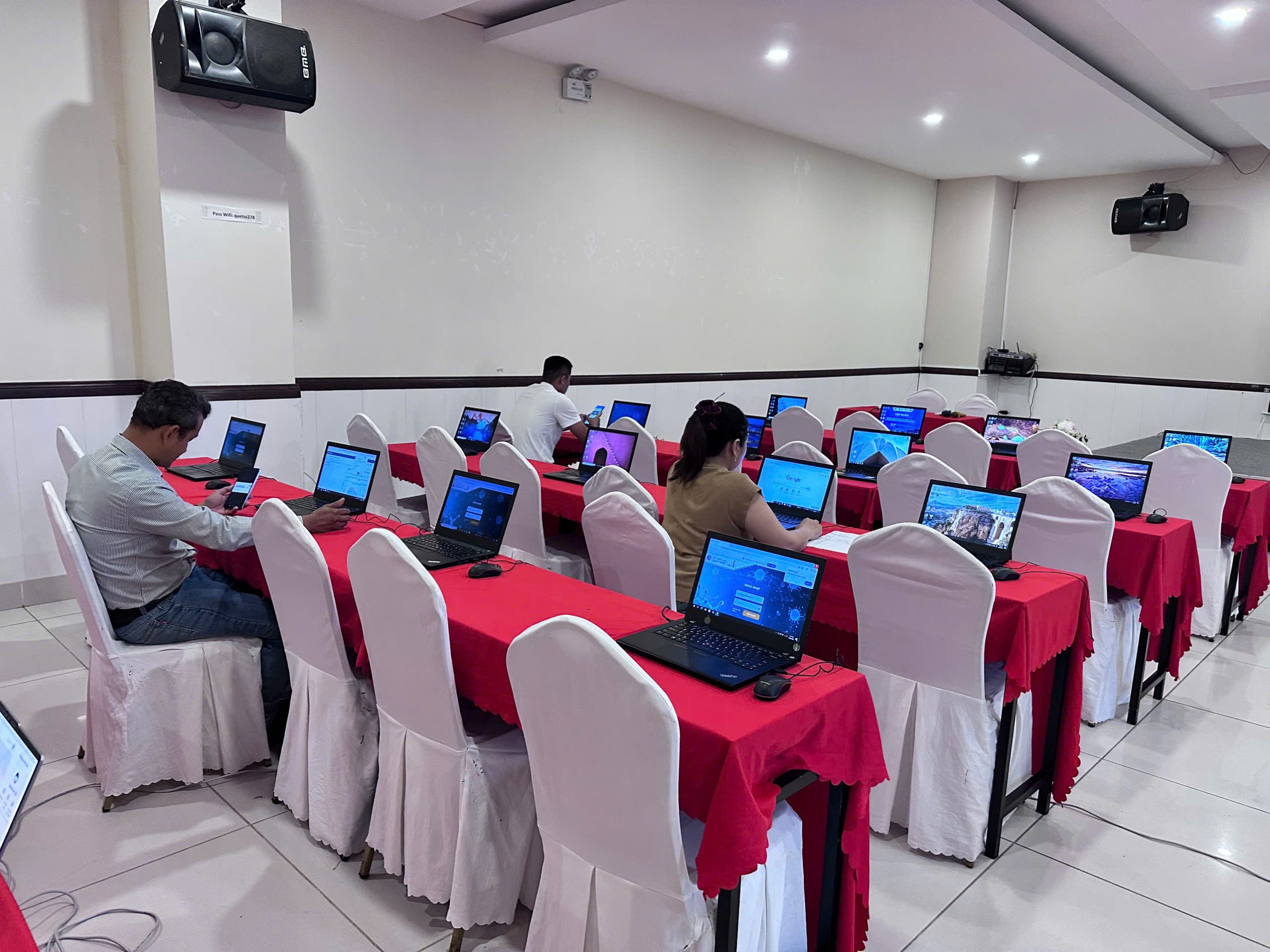 Cho thuê laptop số lượng lớn phục vụ doanh nghiệp