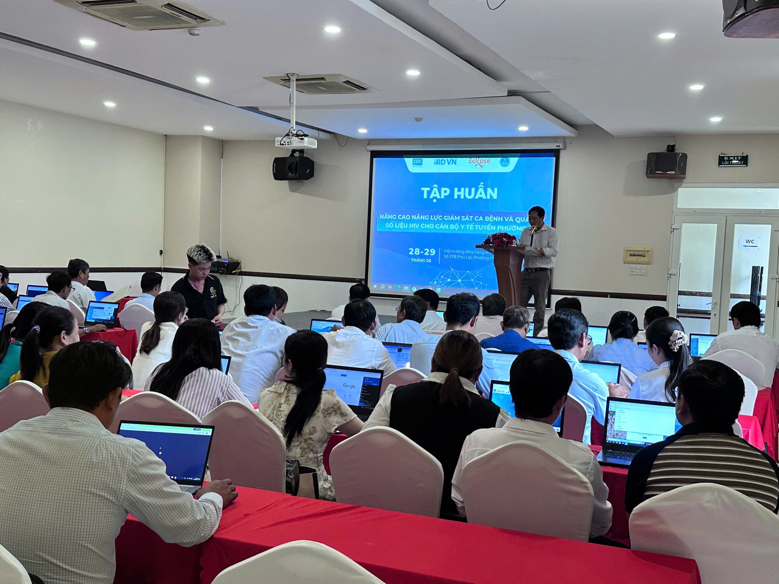 Cho thuê laptop số lượng lớn phục vụ doanh nghiệp