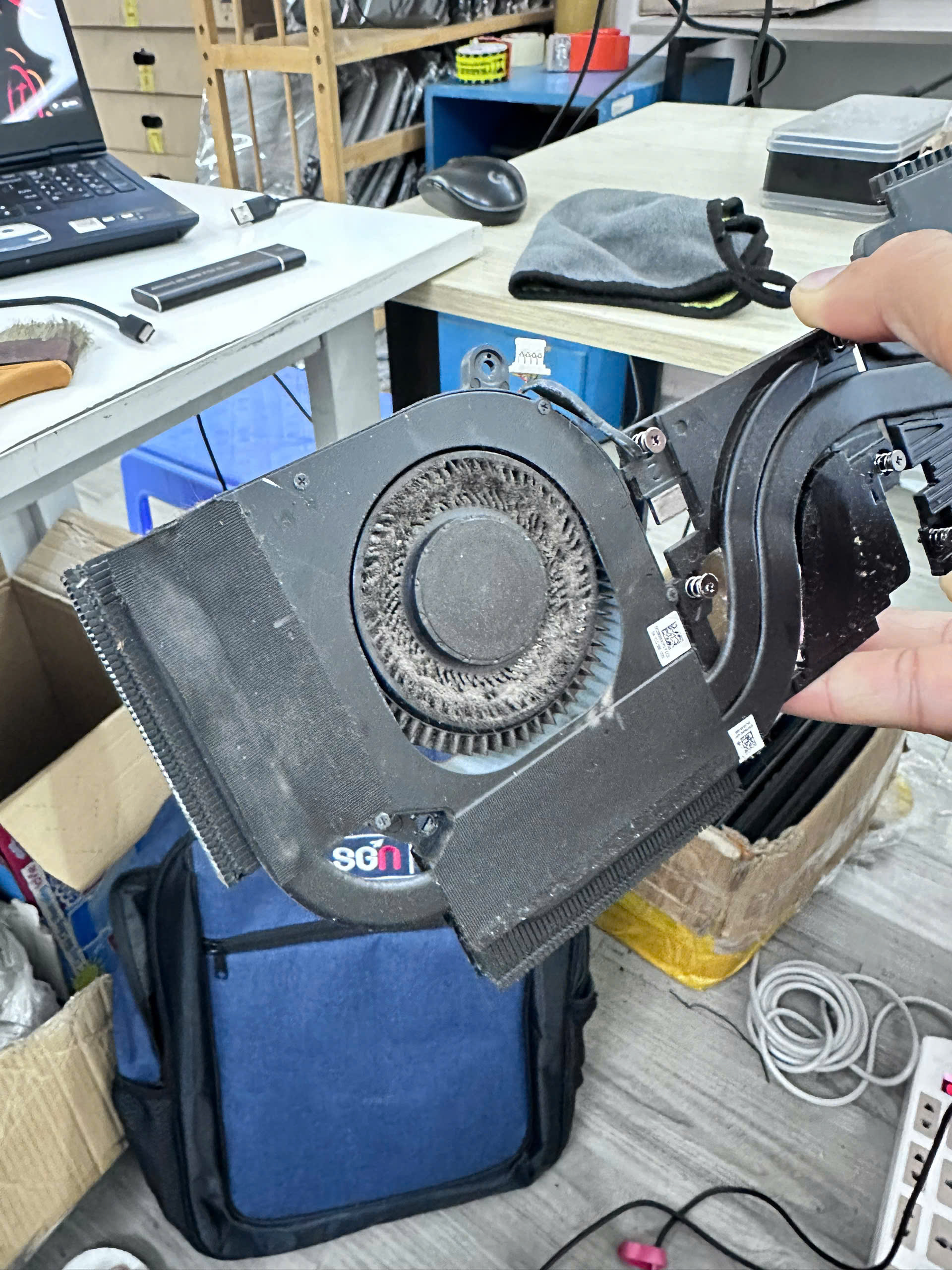 Vệ sinh laptop
