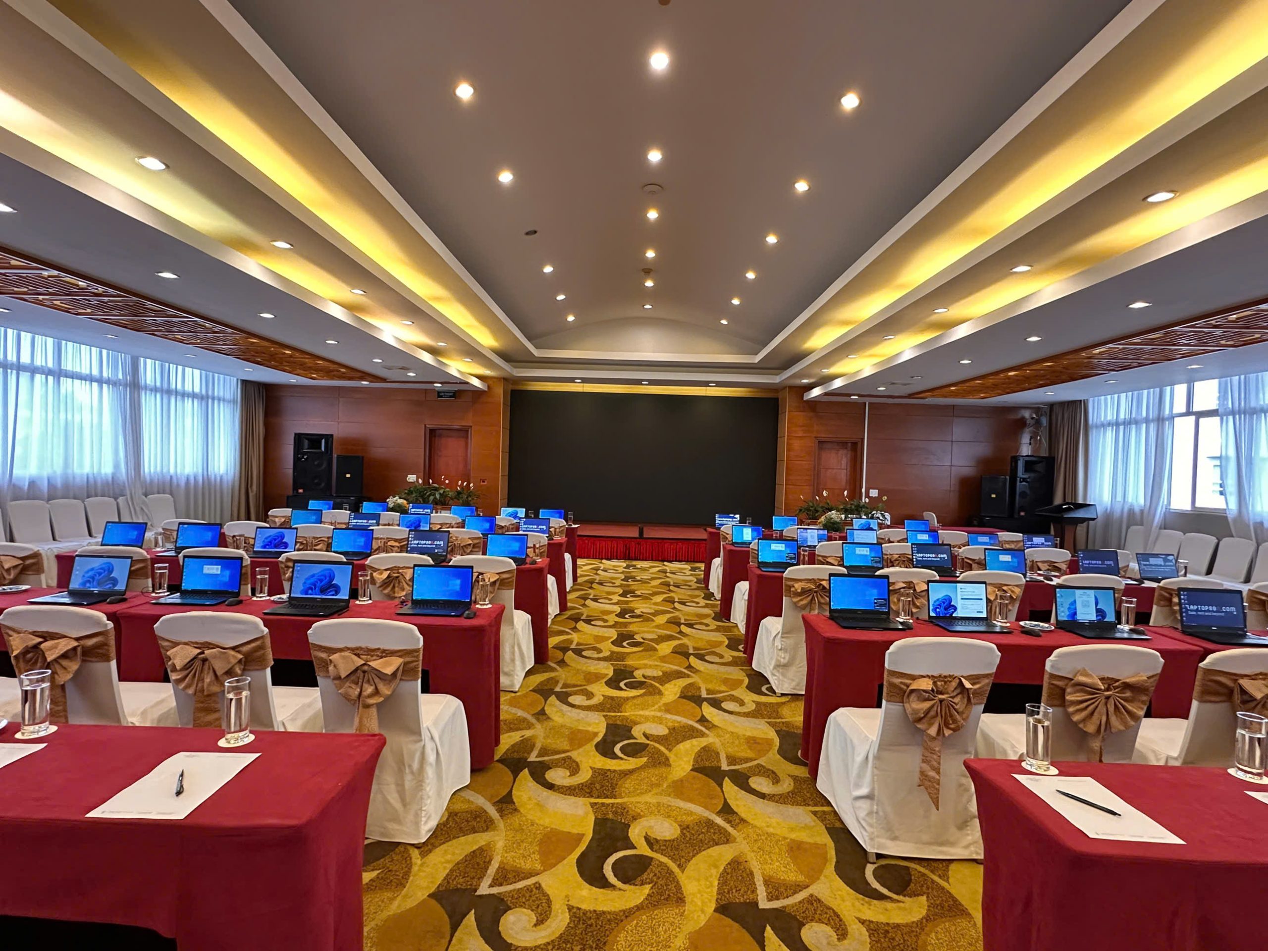 Laptop phục vụ hội nghị